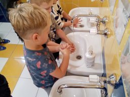 15-10-2025 Mycie rąk z Małpką Iwoną